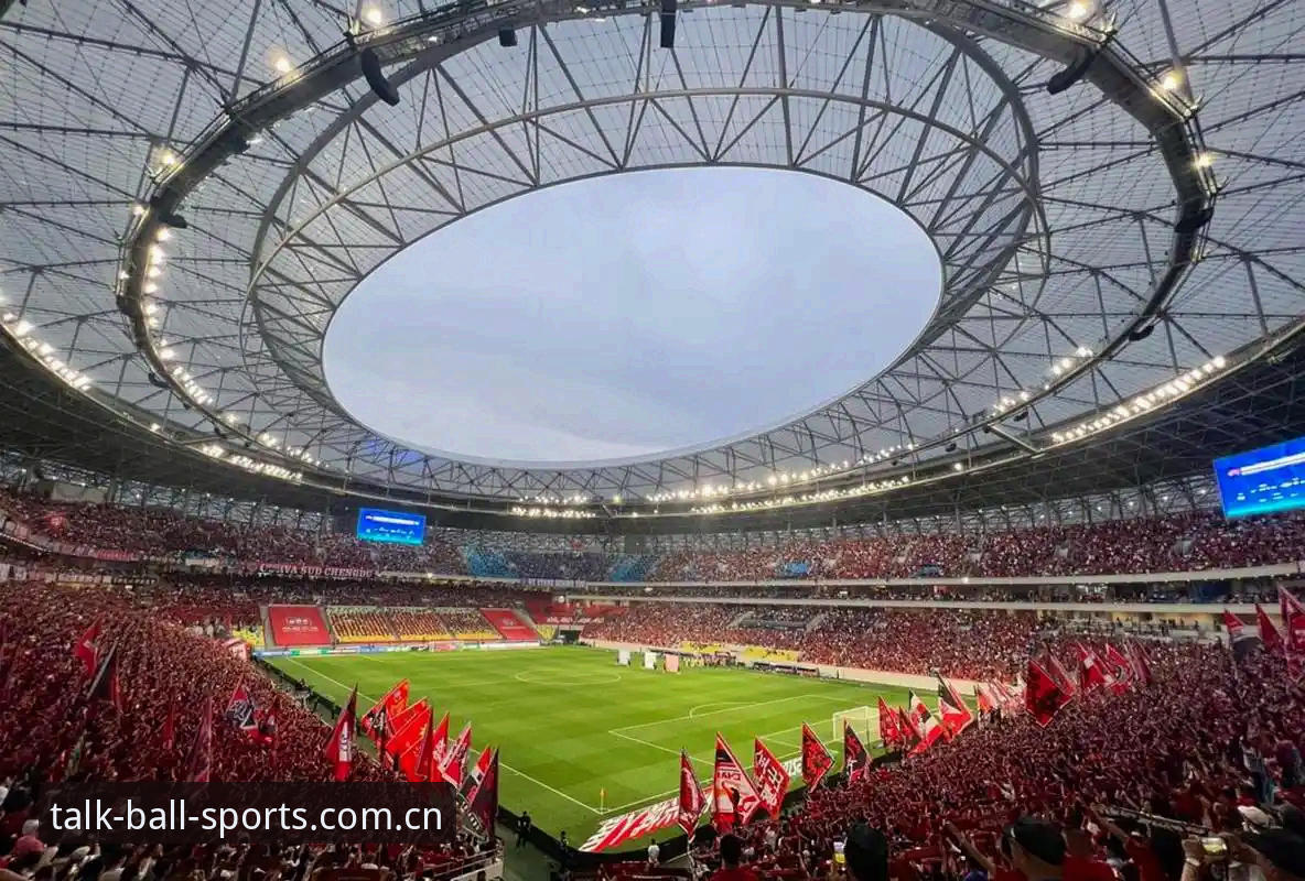 欧联杯决赛最新战报：维拉3-0完胜弗赖堡，埃梅里创历史第五冠